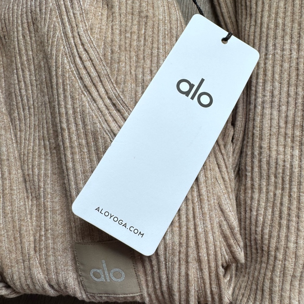 Alo Muse Sweatpant and Sweatshirt set size M - Picture 8 of 9